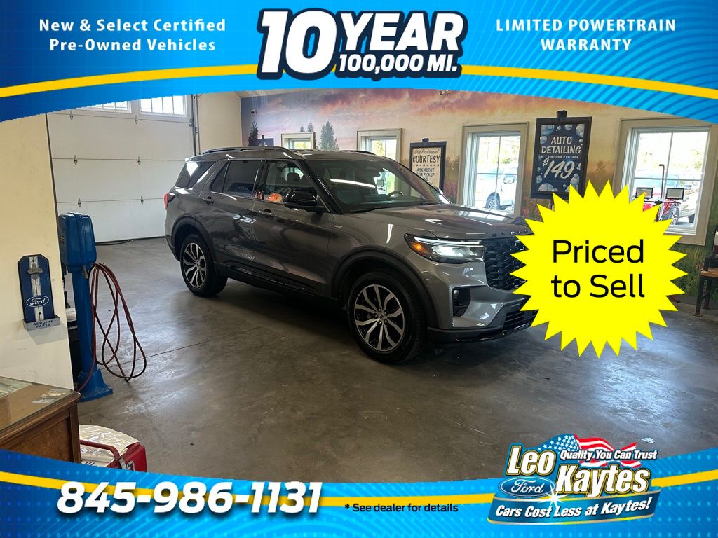 2025 Ford Explorer ST-LINE's photo