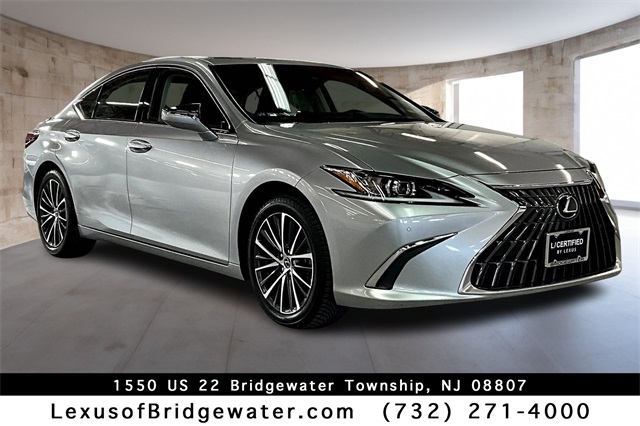 2022 Lexus ES 350's photo