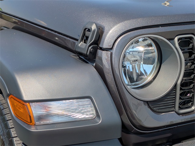 2025 Jeep Wrangler Sport S photo 9