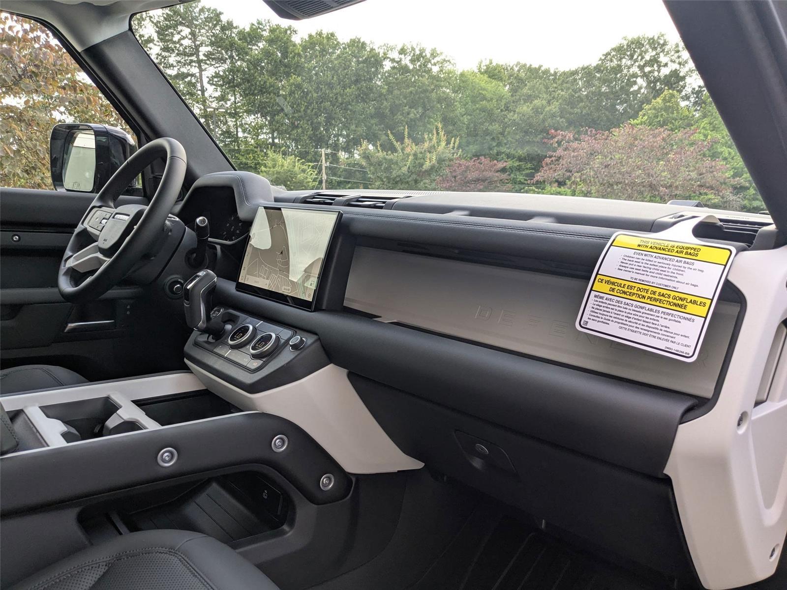 2025 Land Rover Defender 110 S photo 36