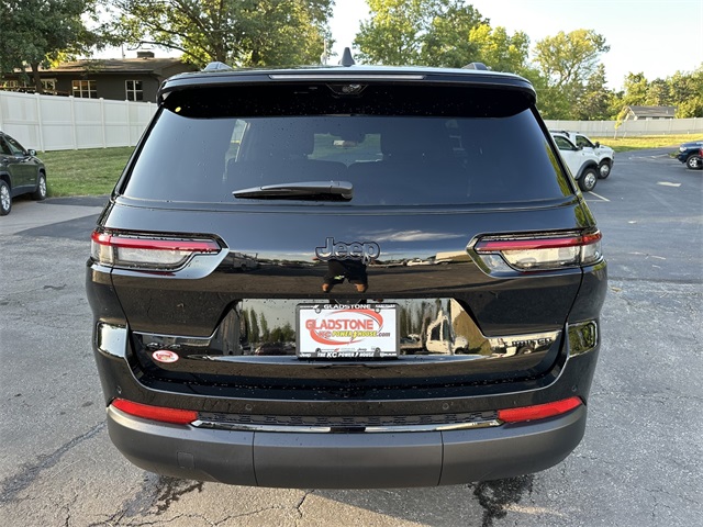 2025 Jeep Grand Cherokee Limited photo 6
