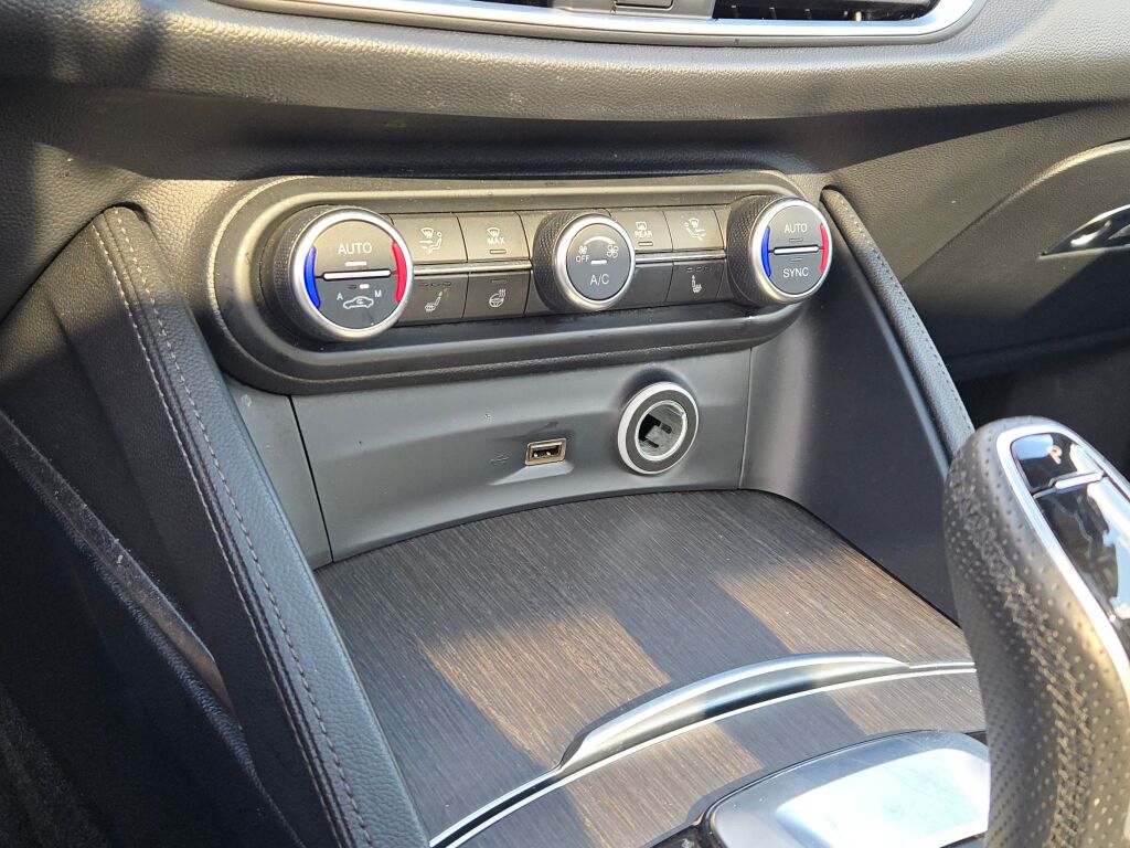 2022 Alfa Romeo Stelvio Ti photo 27