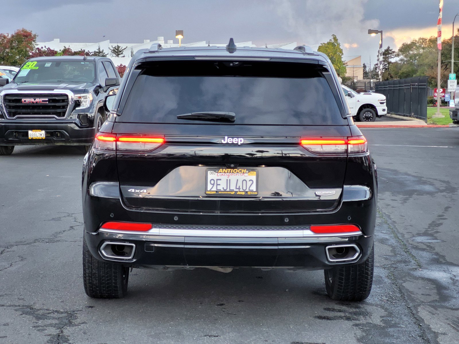 2022 Jeep Grand Cherokee Summit Reserve photo 3
