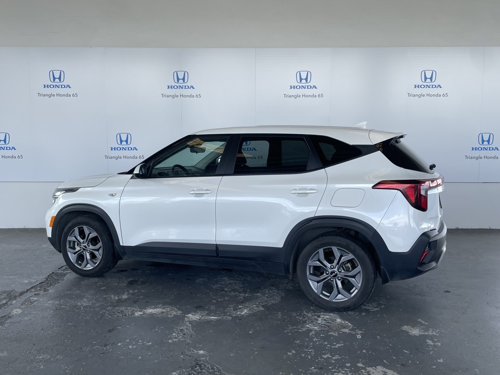 2024 Kia Seltos LX photo 2