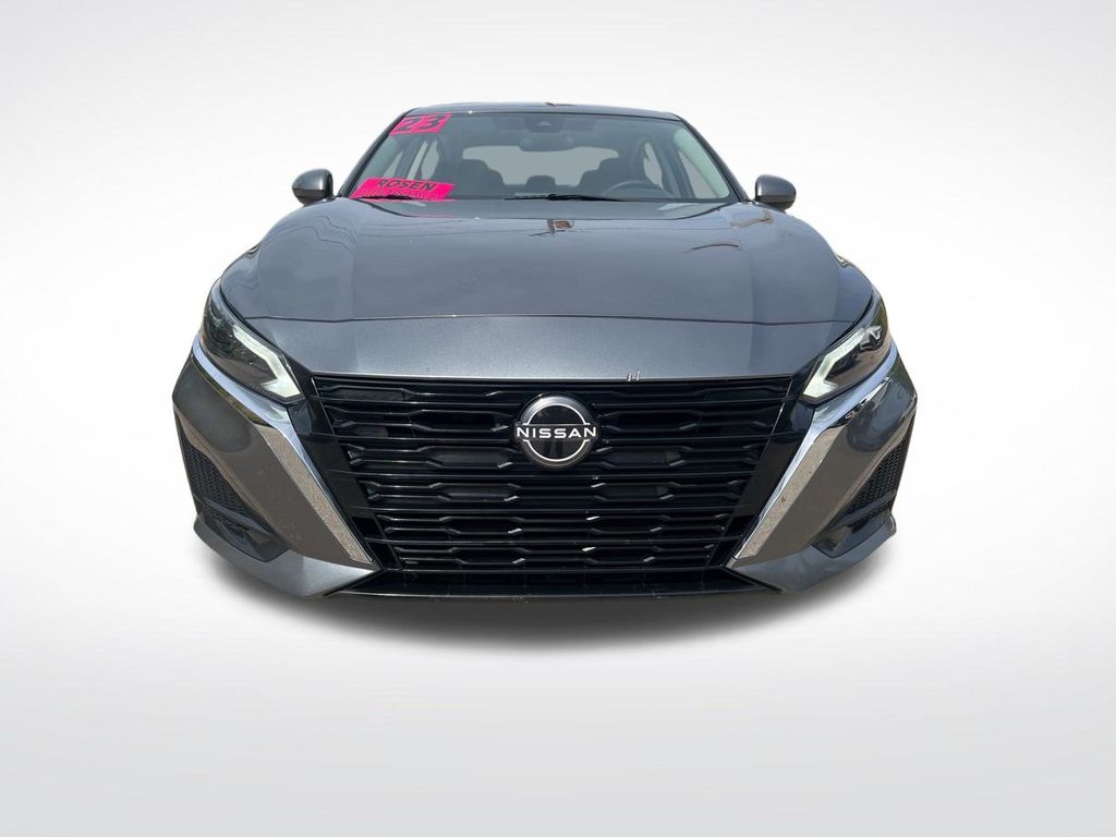 2023 Nissan Altima 2.5 SV photo 2
