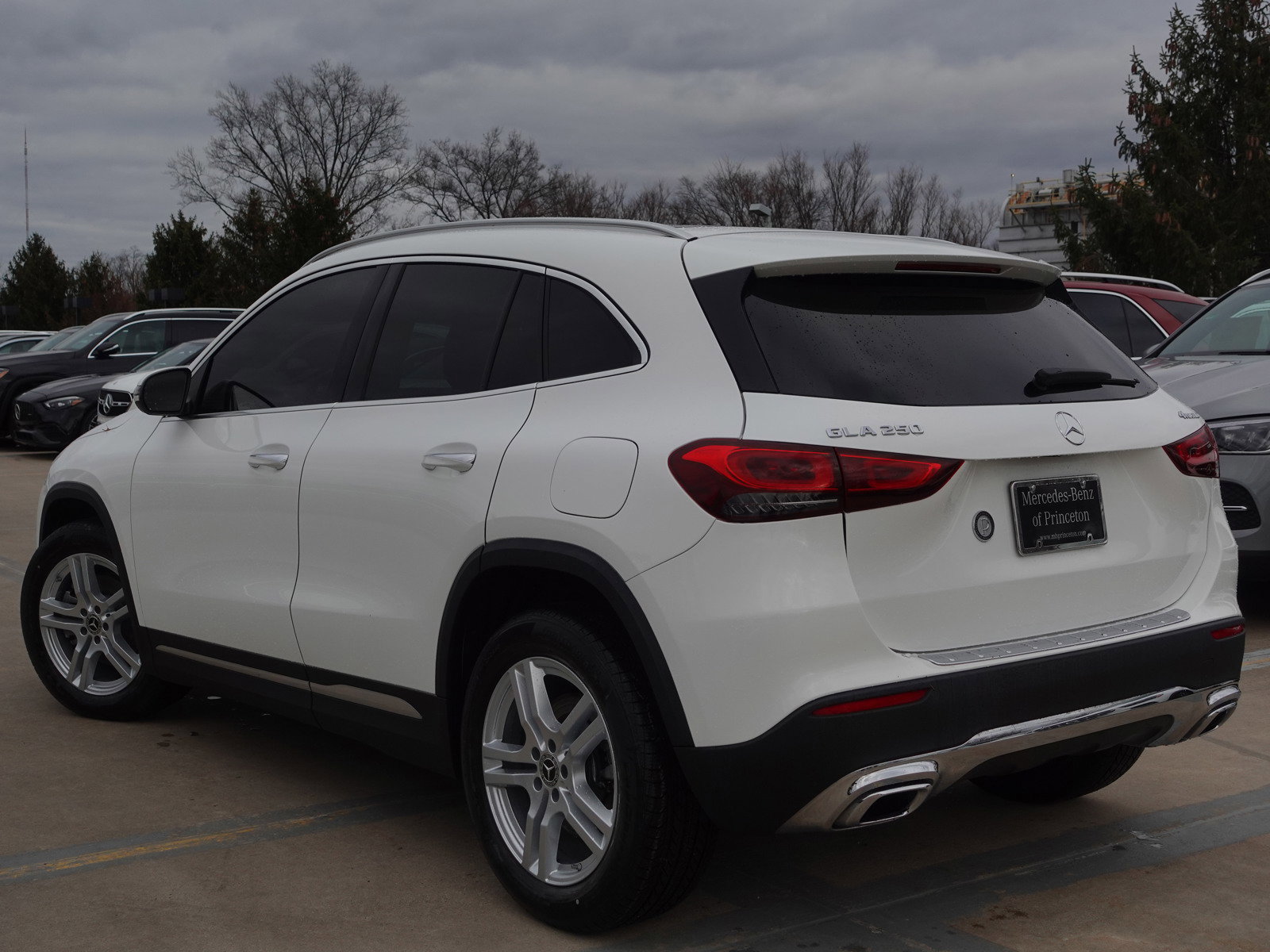 2022 Mercedes Benz GLA 250 4MATIC photo 4