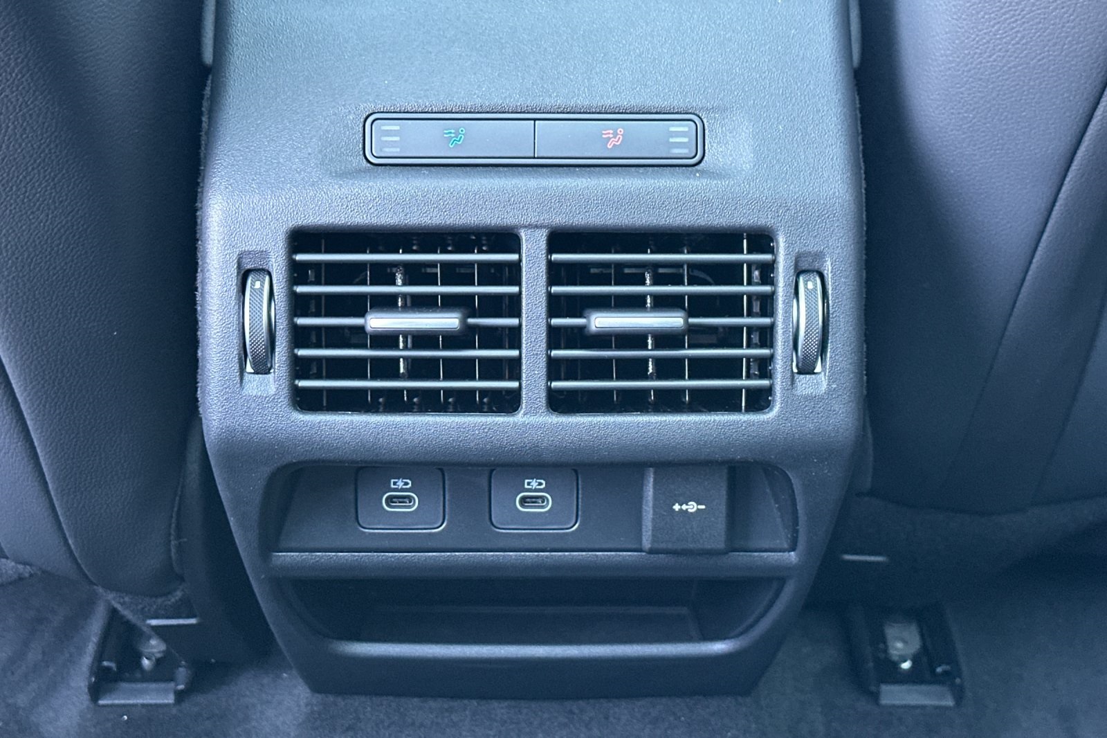 2025 Land Rover Discovery Sport SE photo 13
