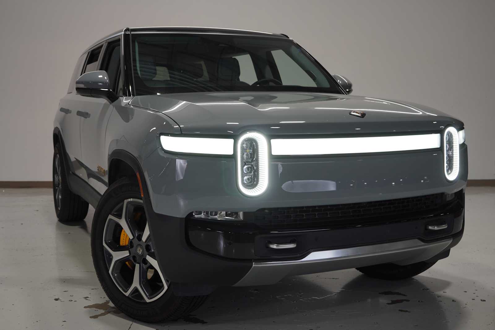 Used 2023 Rivian R1S Adventure with VIN 7PDSGABA7PN008232 for sale in Grapevine, TX