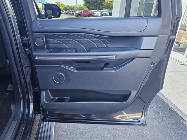 2022 Ford Expedition MAX Platinum photo 10