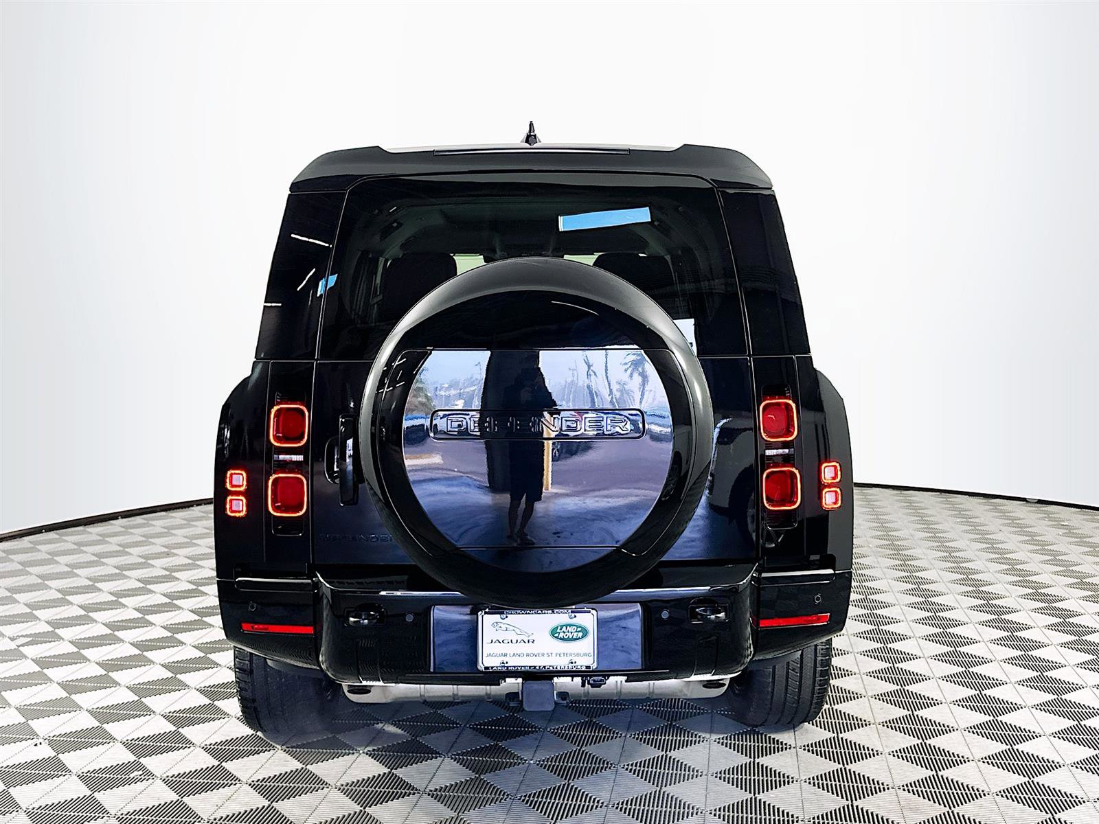 2025 Land Rover Defender 130 X SE photo 2