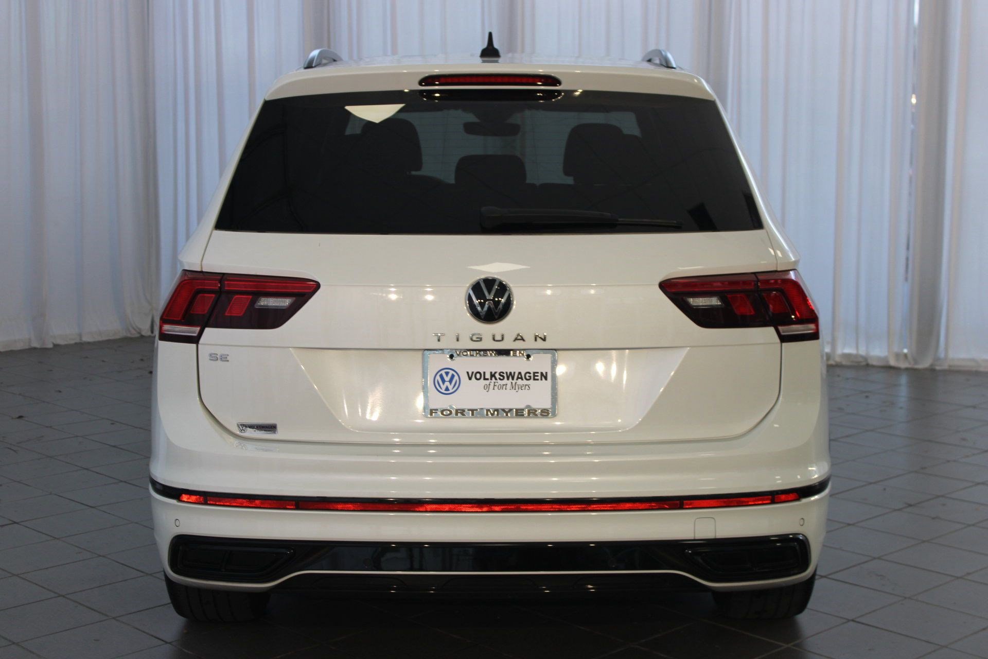 2023 Volkswagen Tiguan SE R-Line Black photo 9