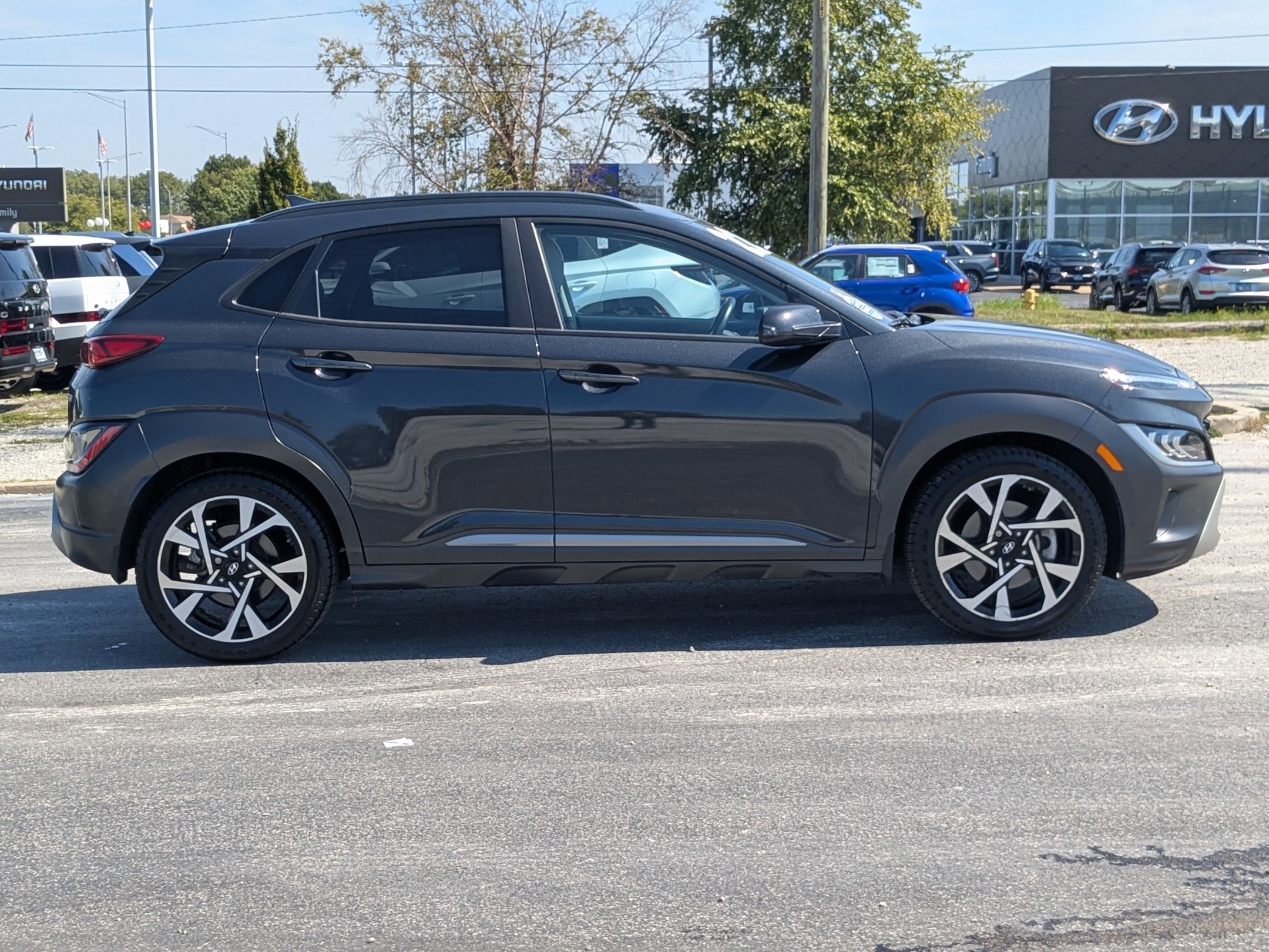 2022 Hyundai Kona Limited photo 2