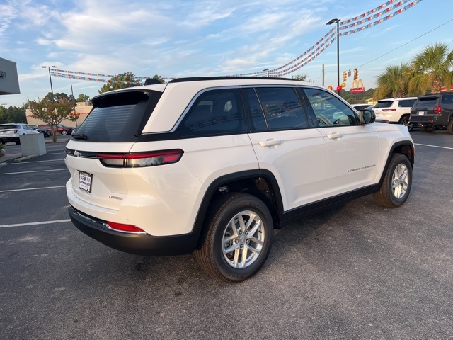 2025 Jeep Grand Cherokee Laredo X photo 2