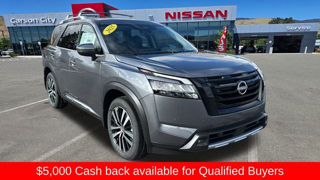 2025 Nissan Pathfinder Platinum's photo
