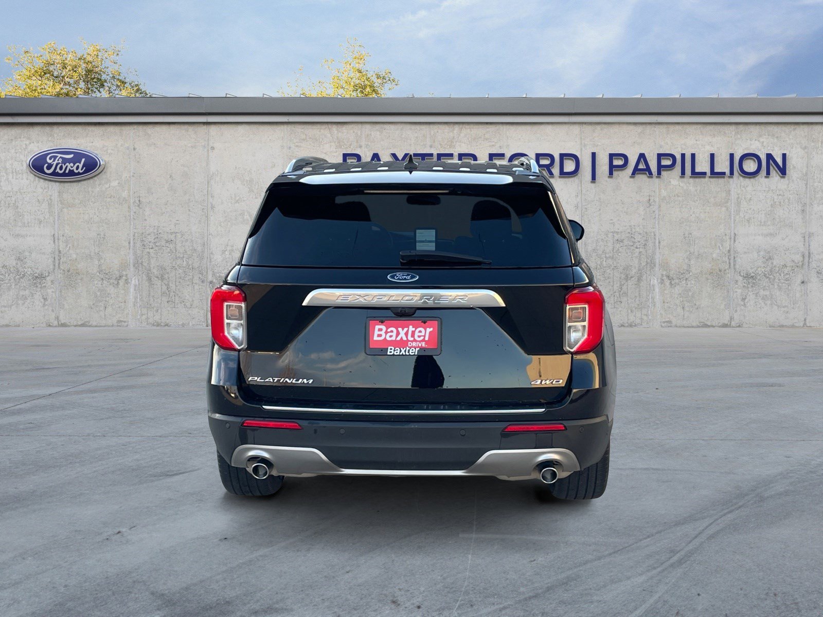 2023 Ford Explorer Platinum photo 2