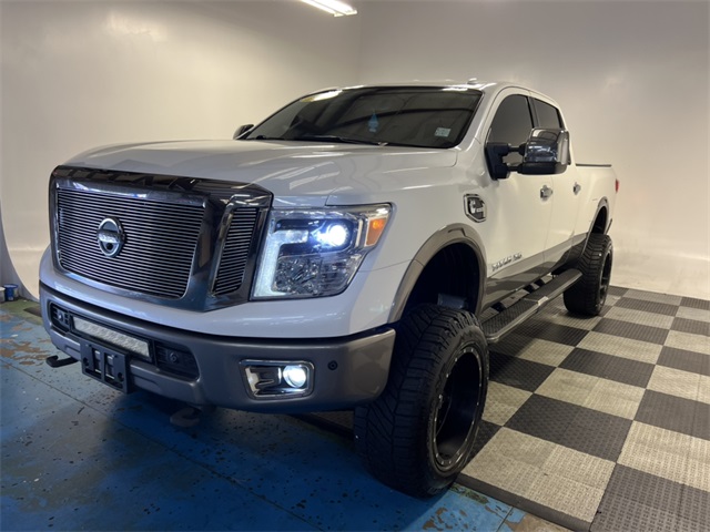 2018 Nissan Titan Platinum Reserve photo 3