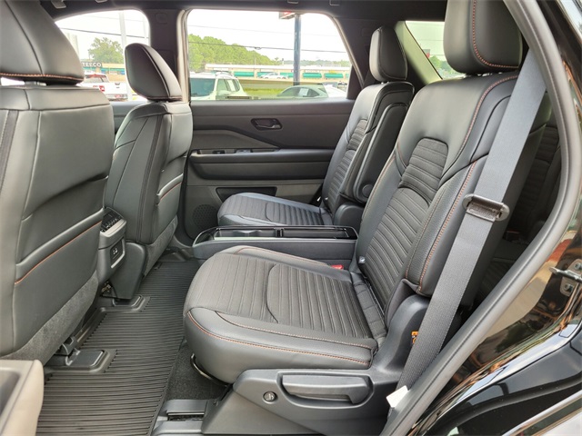 2025 Nissan Pathfinder Rock Creek photo 9