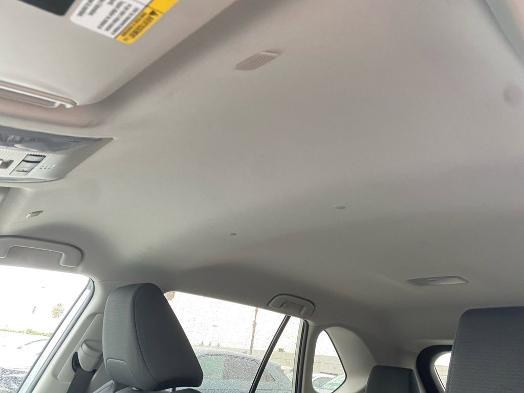 2024 Toyota RAV4 XLE photo 14