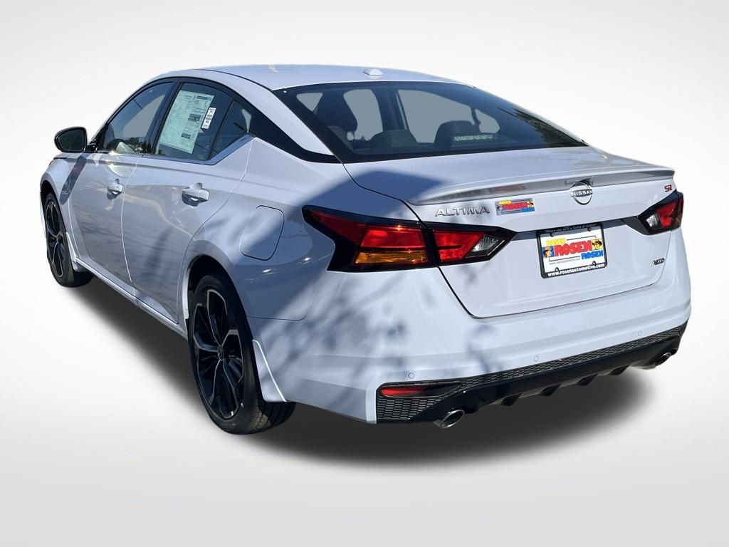 2025 Nissan Altima 2.5 SR photo 3