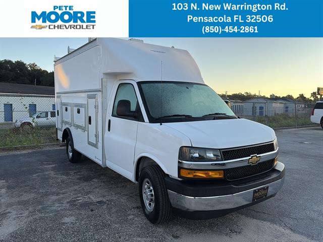 2025 Chevrolet Express Cutaway Base's photo