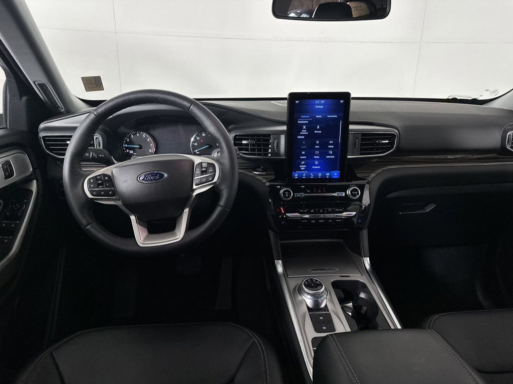 2024 Ford Explorer Limited photo 18
