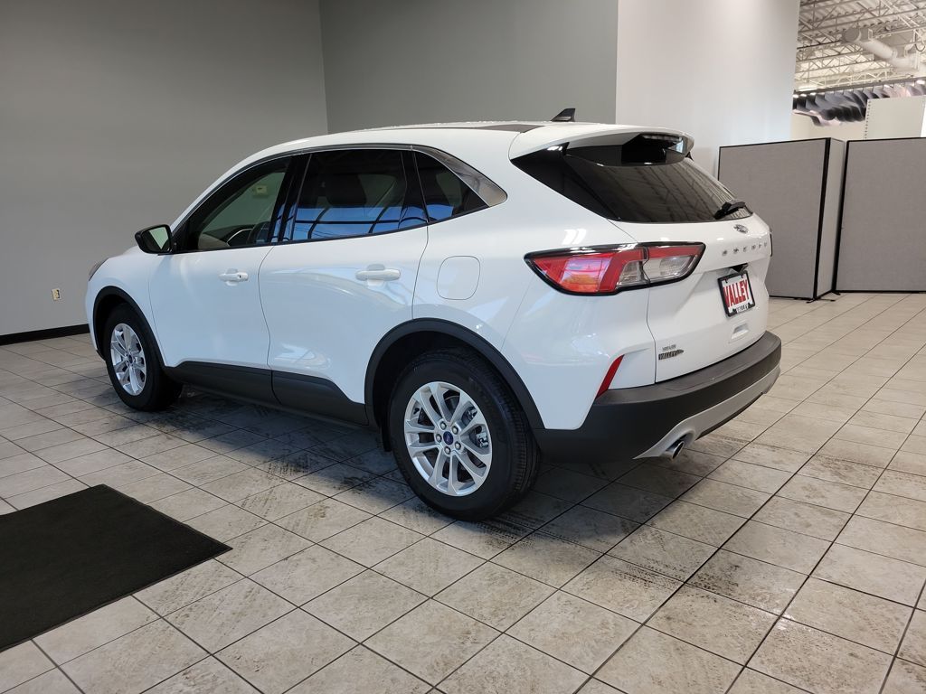 2022 Ford Escape SE photo 2