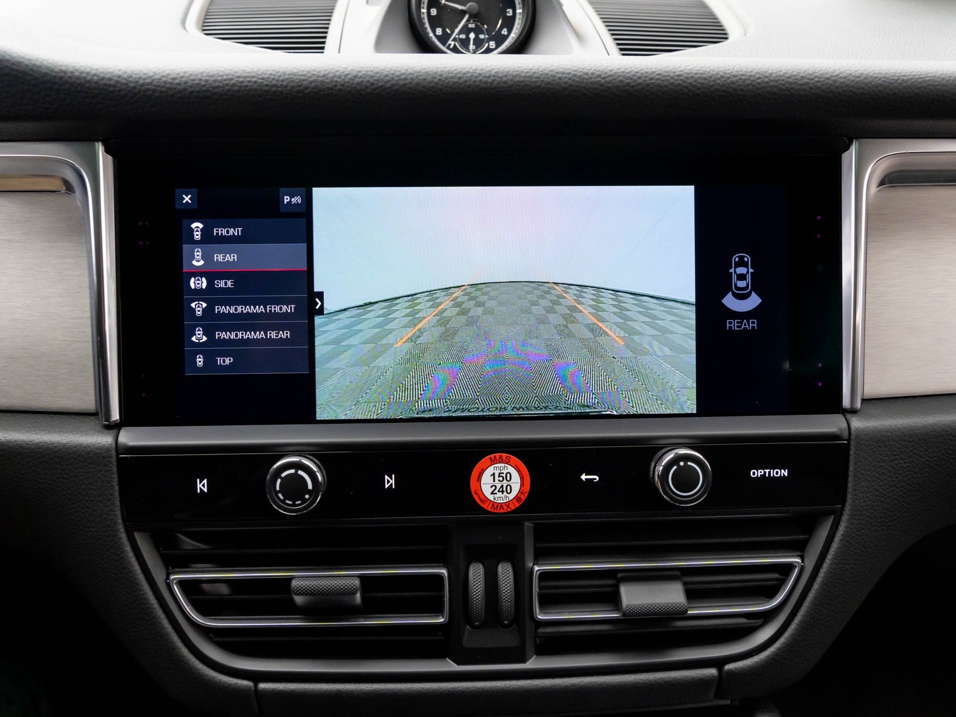 2025 Porsche Macan photo 24