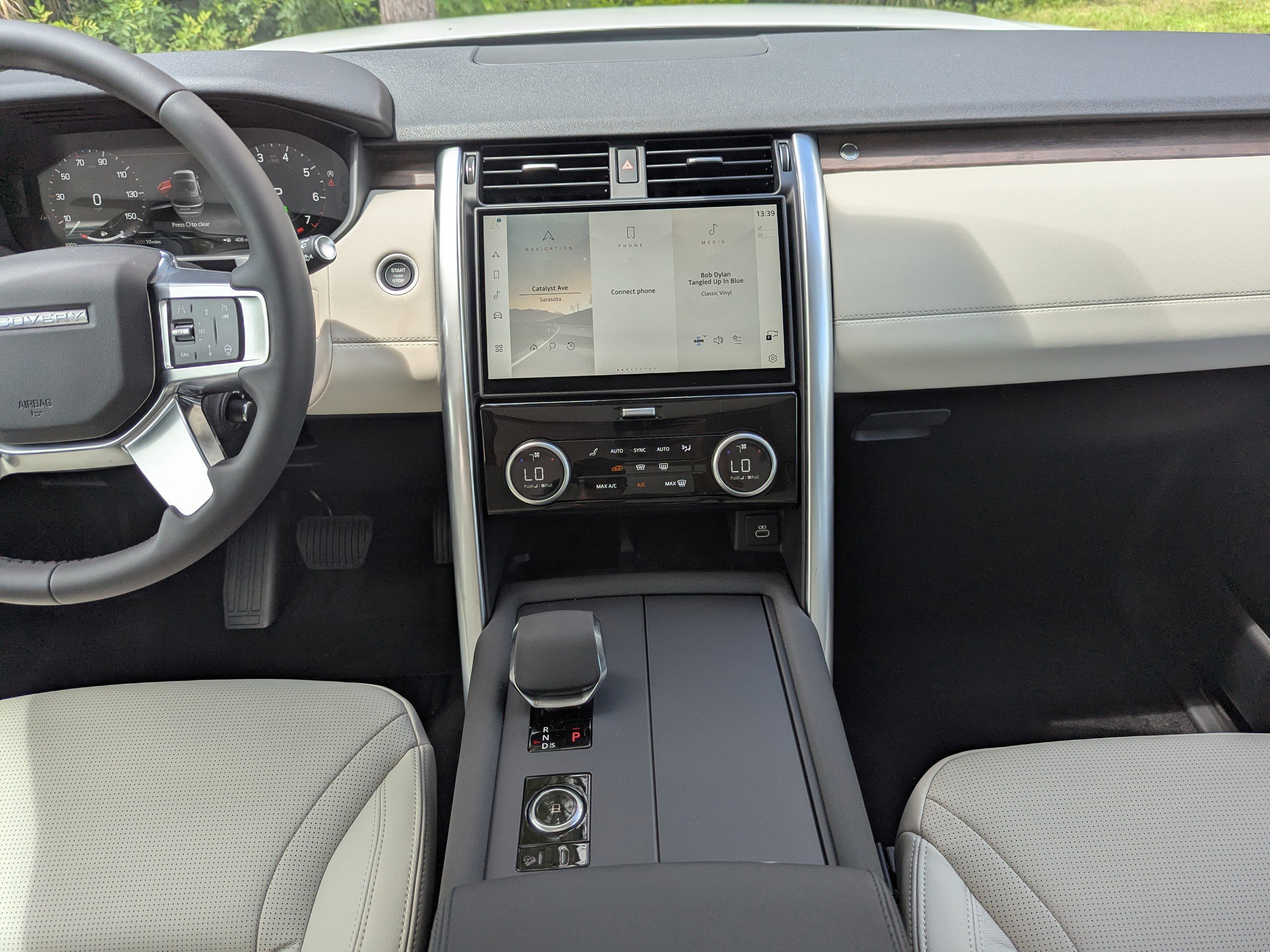 2025 Land Rover Discovery S photo 16