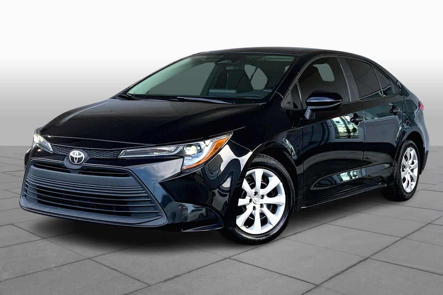 2023 Toyota Corolla LE's photo