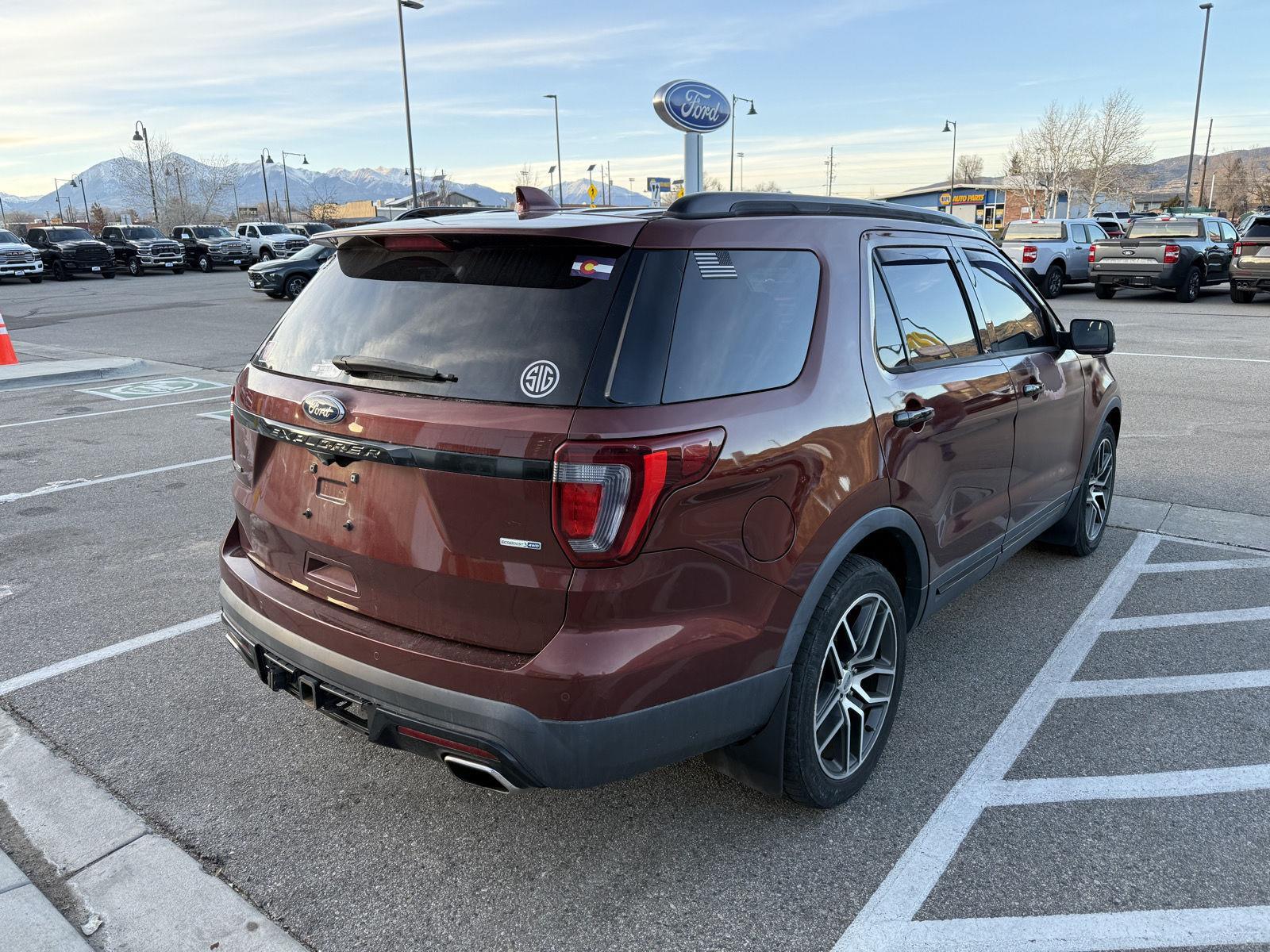 2016 Ford Explorer Sport photo 3