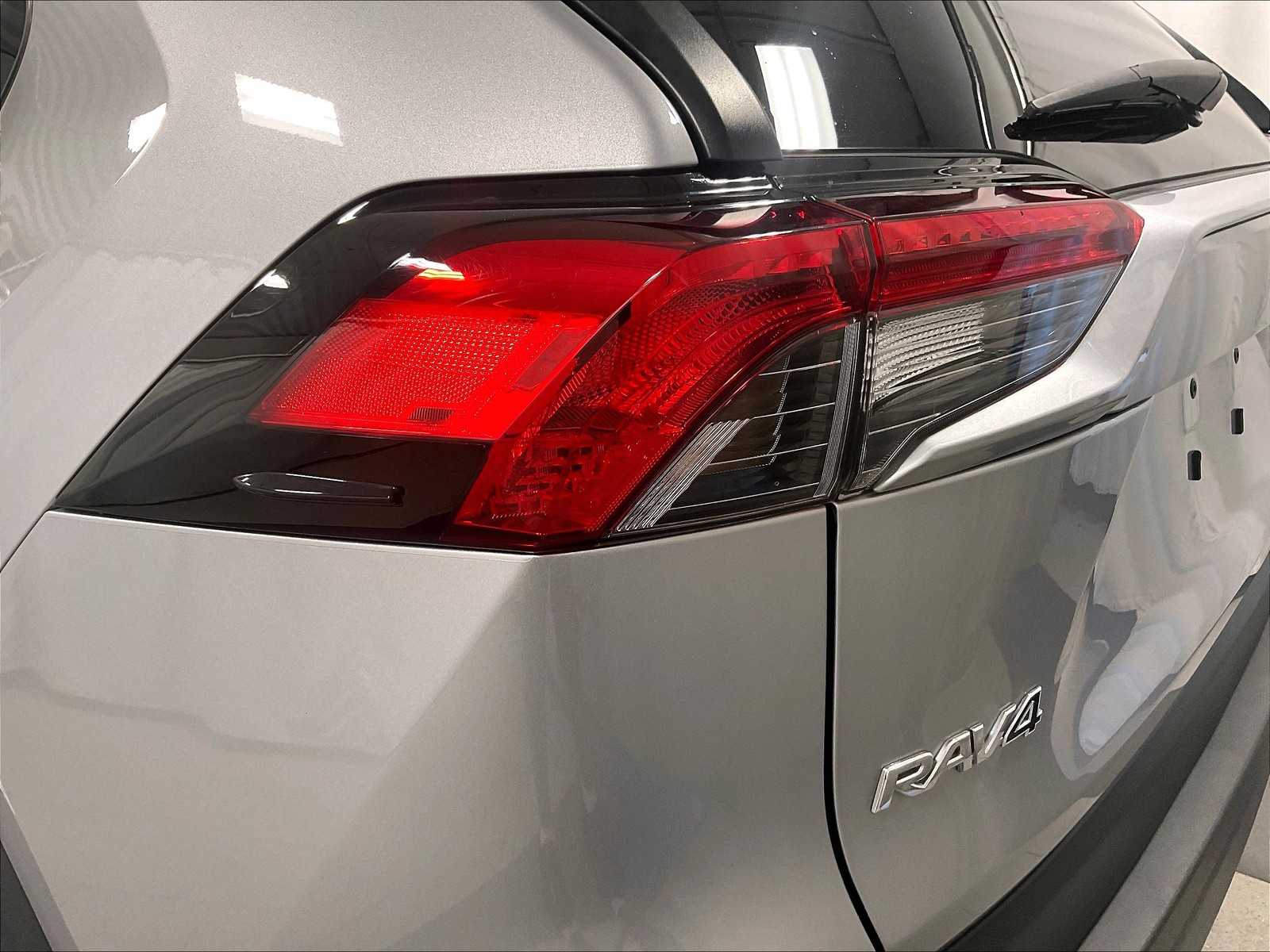 2023 Toyota RAV4 XLE photo 31