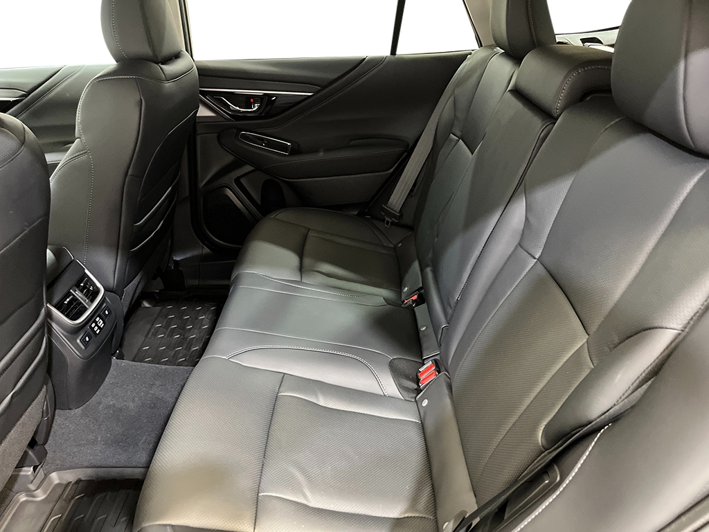 2025 Subaru Outback Touring XT photo 13