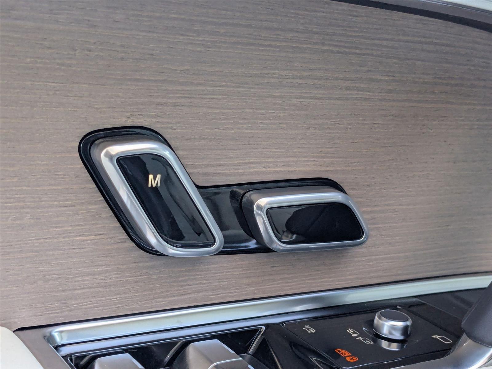2025 Land Rover Range Rover SE photo 12