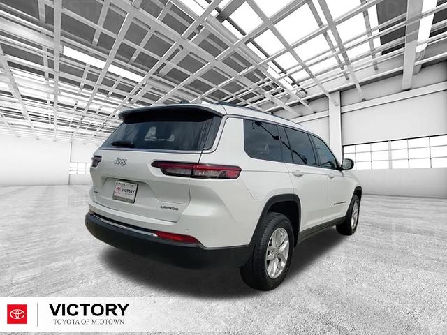 2023 Jeep Grand Cherokee Laredo photo 3