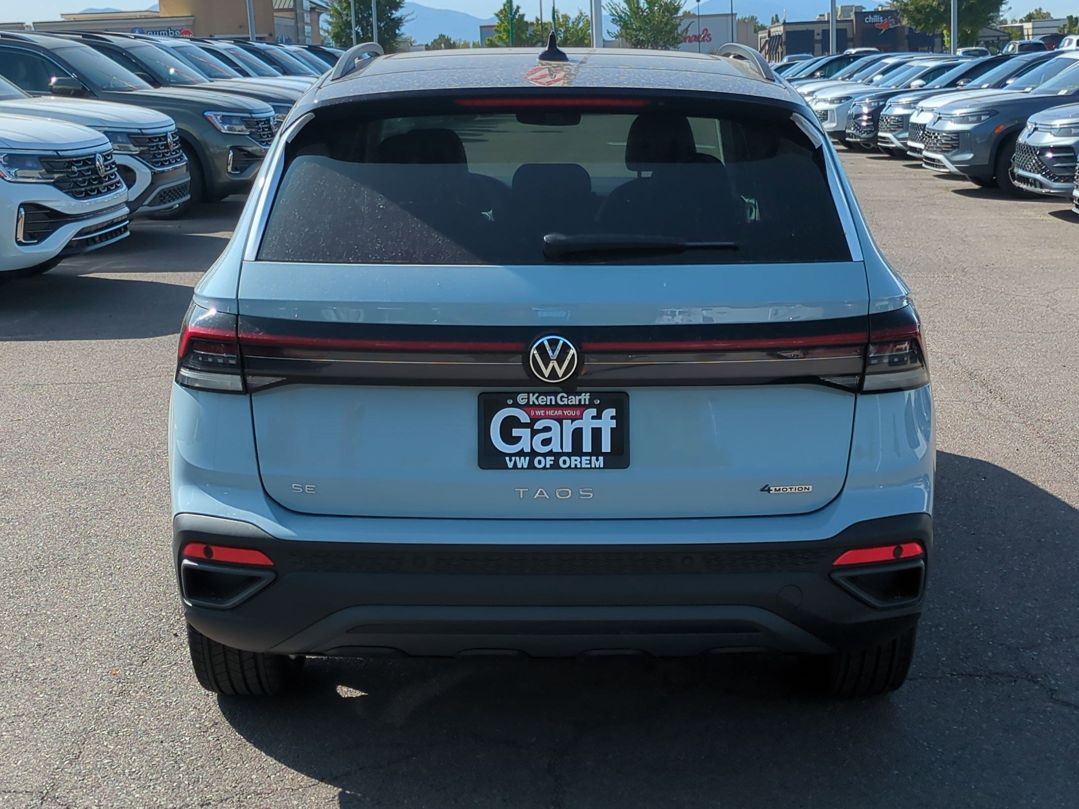 2025 Volkswagen Taos SE photo 4