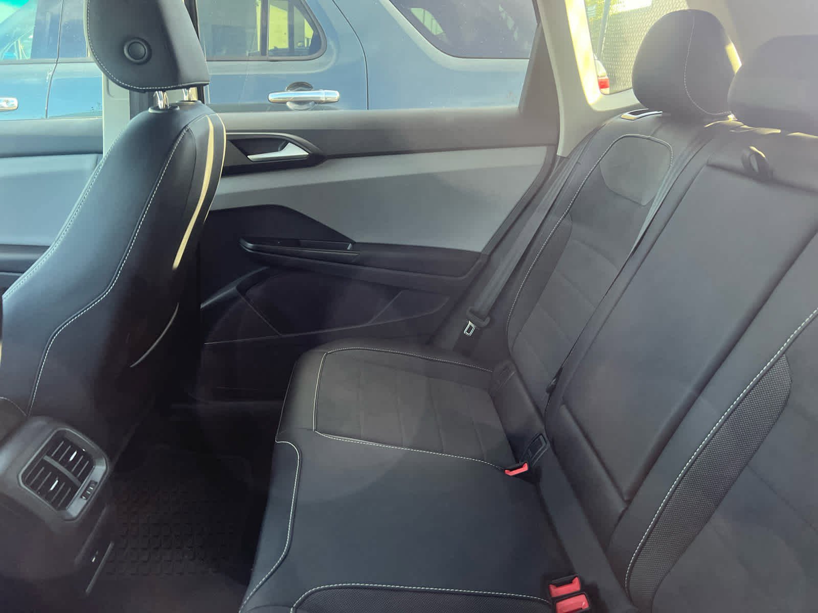 2022 Volkswagen Taos SE photo 5