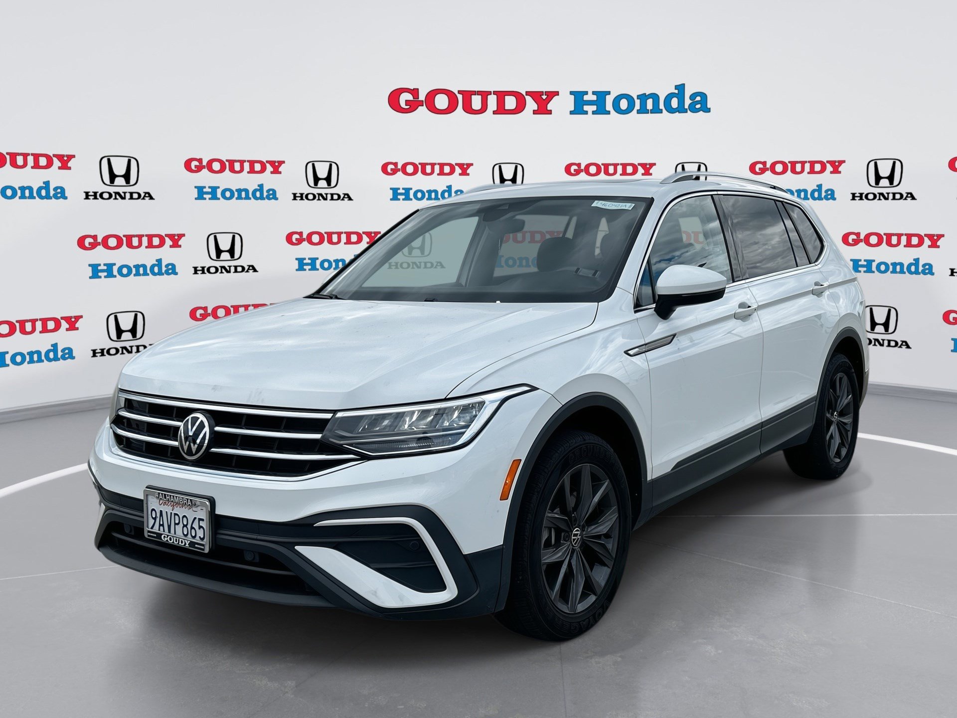 2022 Volkswagen Tiguan SE's photo