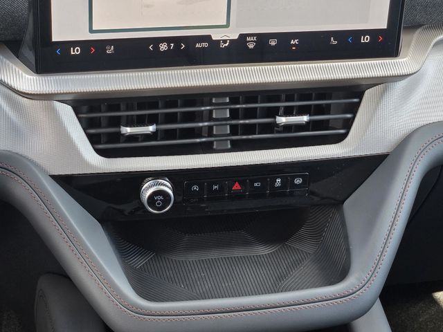 2025 Ford Explorer photo 10