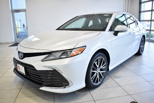 2022 Toyota Camry Hybrid XLE photo 4