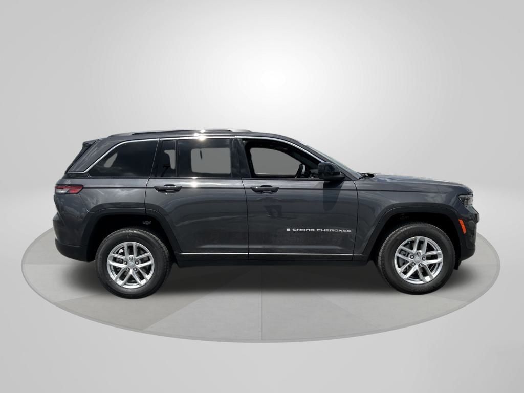 2025 Jeep Grand Cherokee Laredo X photo 8