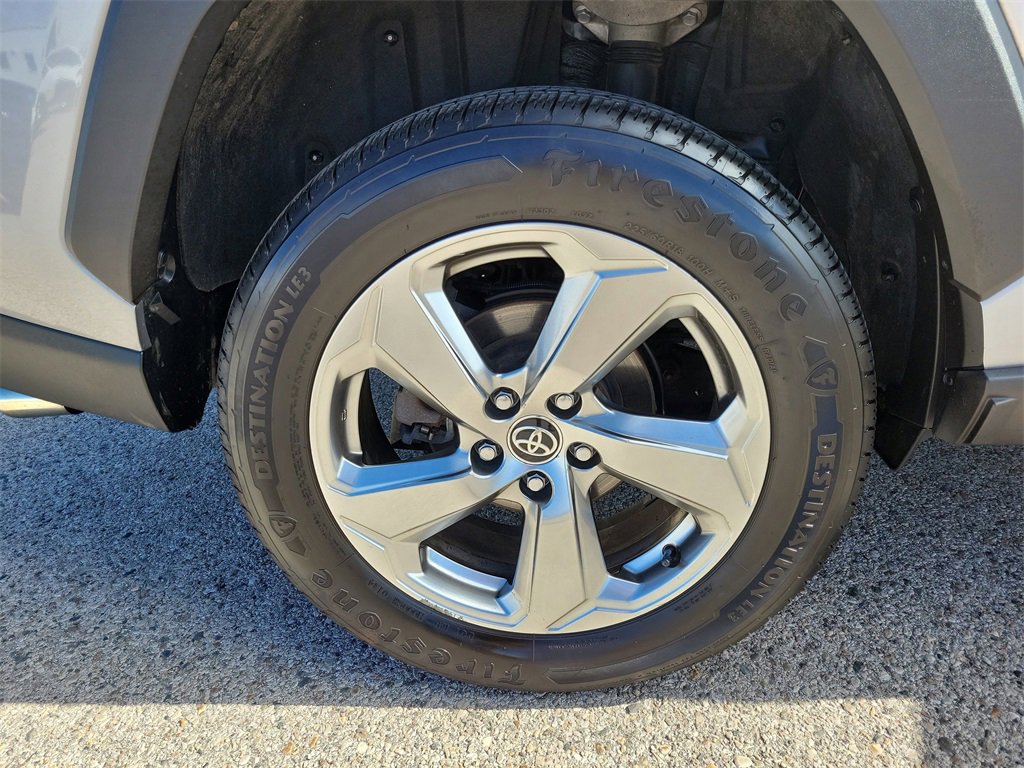 2020 Toyota RAV4 Hybrid Limited photo 4
