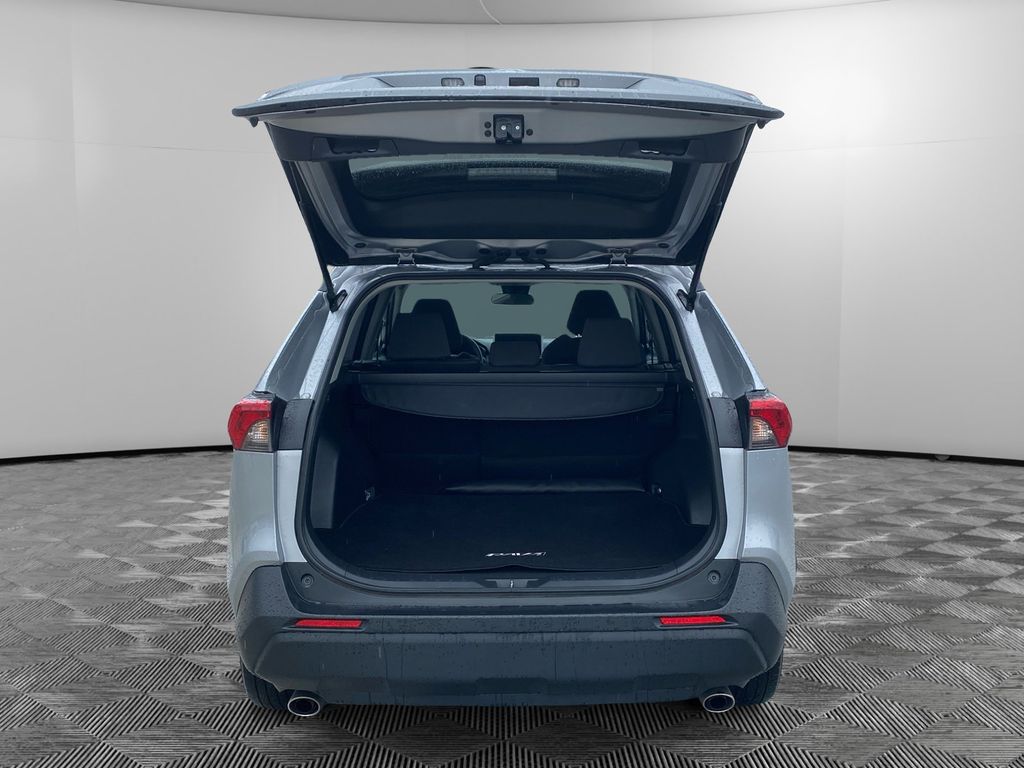 2024 Toyota RAV4 XLE photo 8