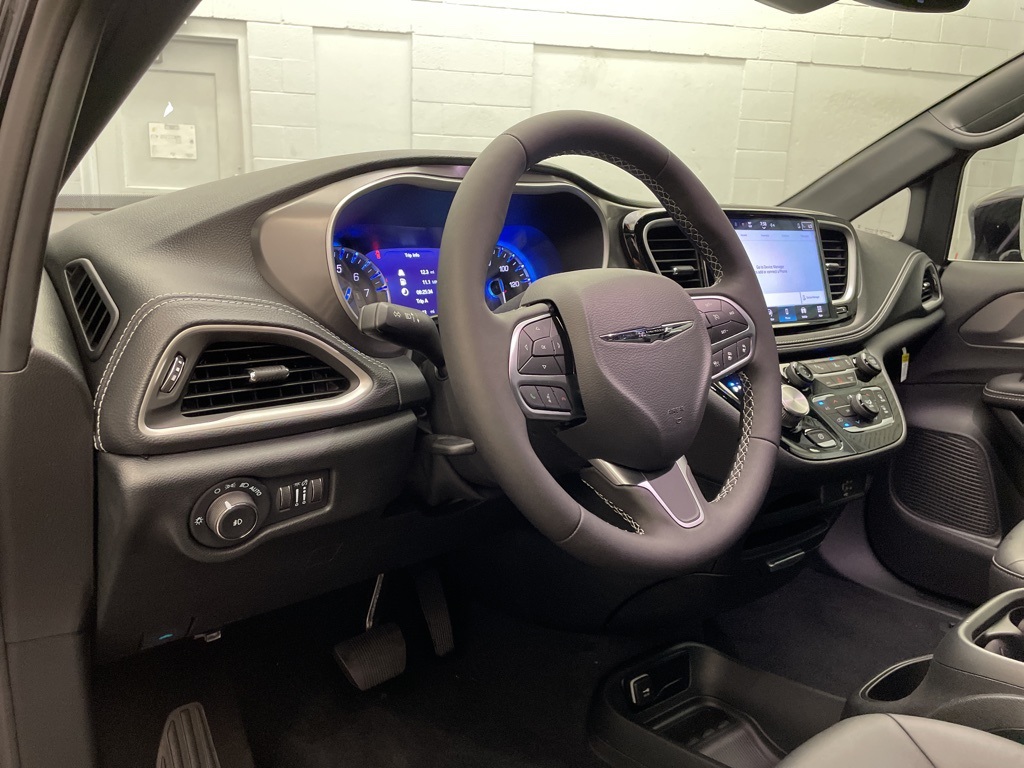2026 Chrysler Pacifica photo 9