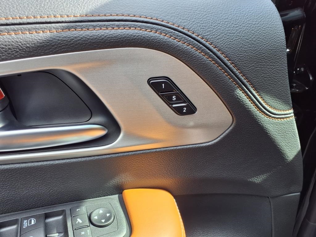 2026 Chrysler Pacifica Pinnacle photo 7