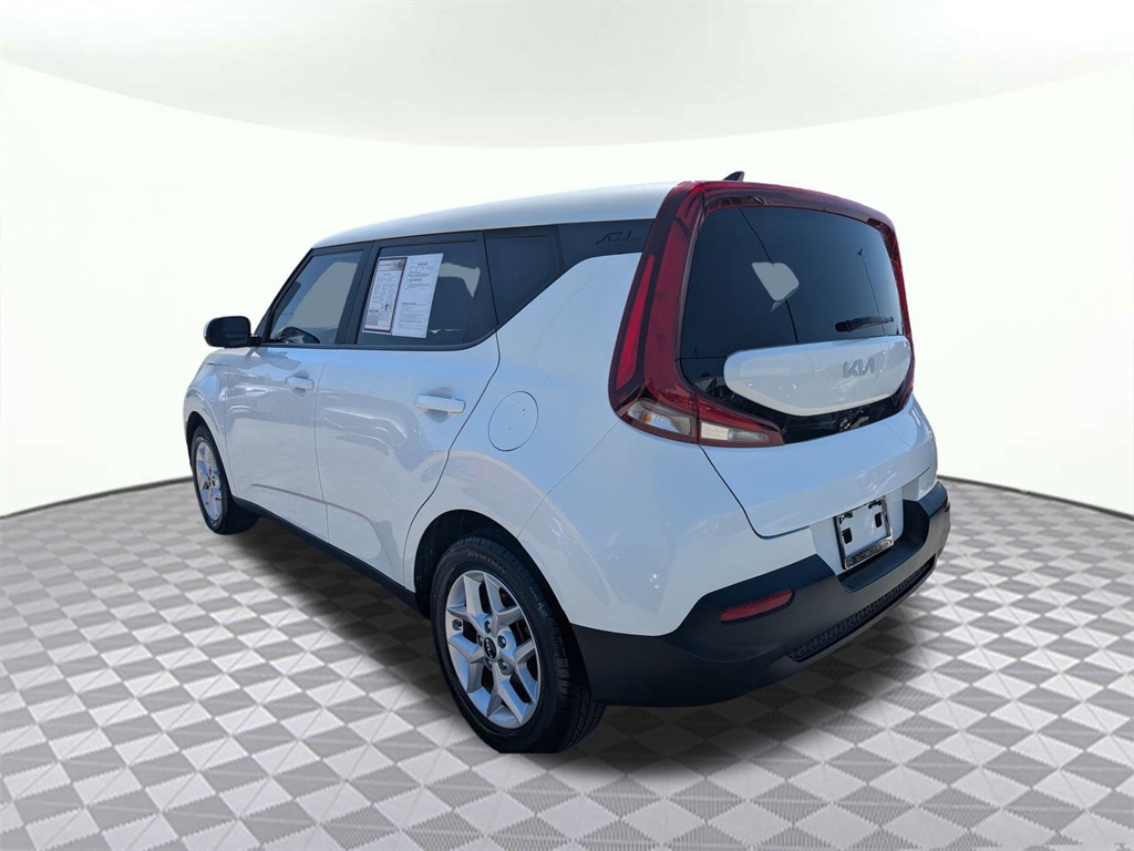 2022 Kia Soul LX S X-Line photo 2