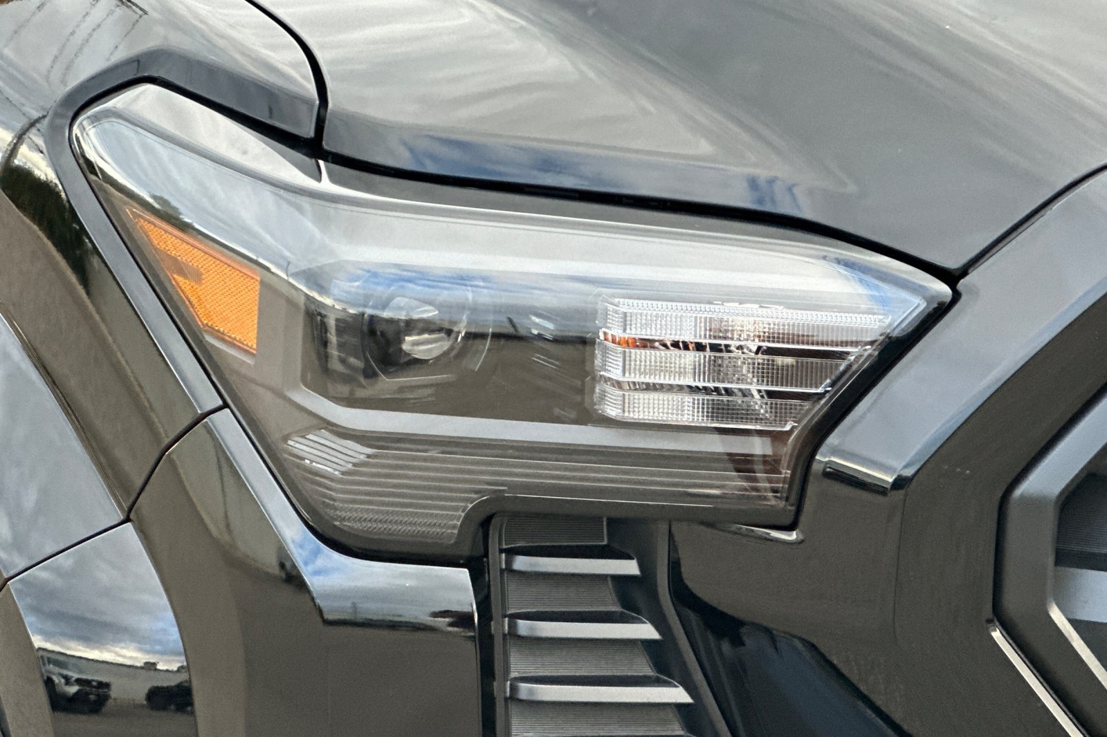 2025 Toyota Tacoma SR5 photo 28