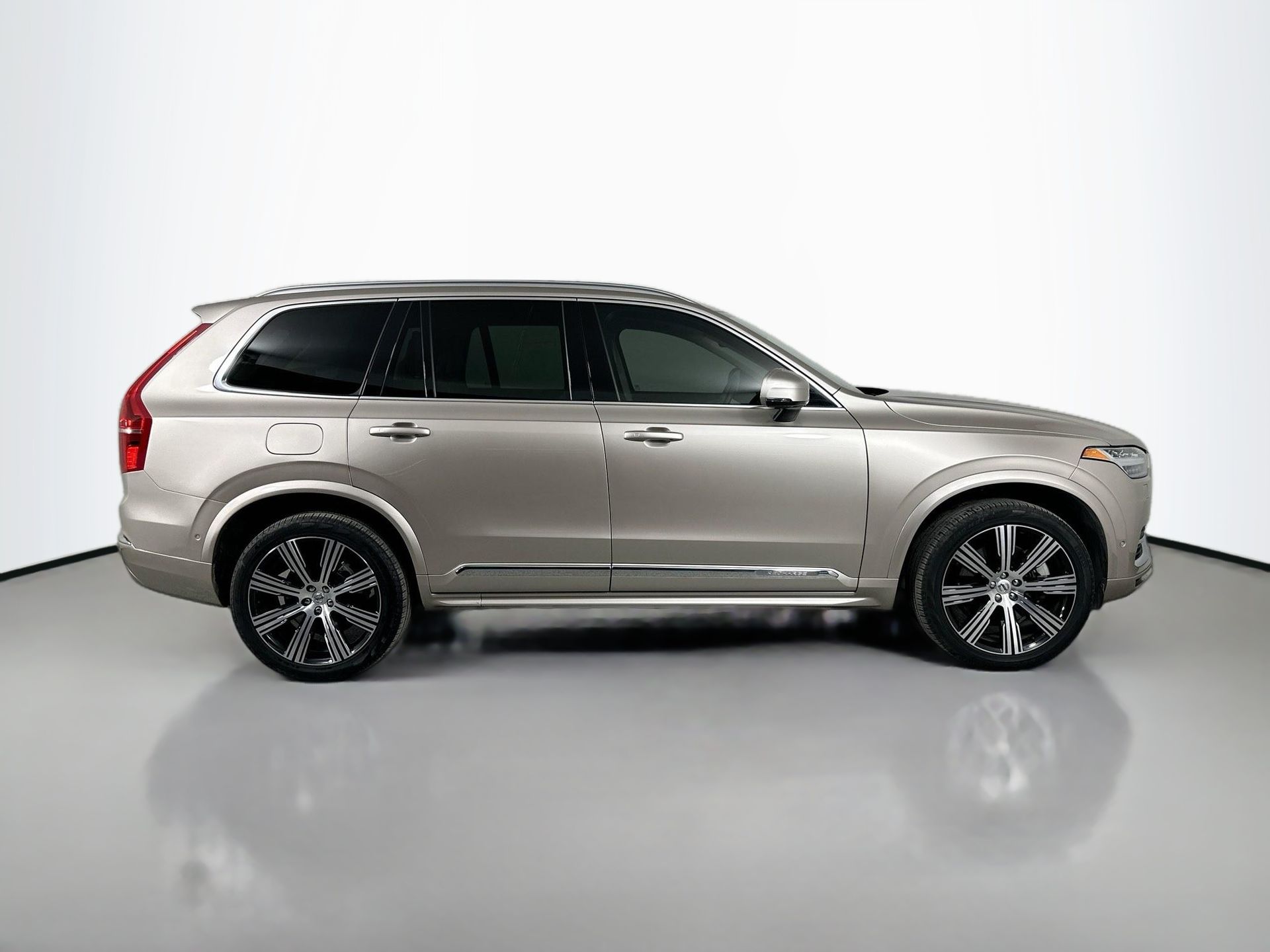 2024 Volvo XC90 Recharge T8 AWD Plus photo 4