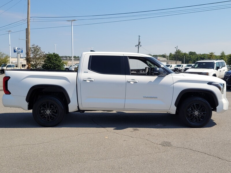 2023 Toyota Tundra SR5 CrewMax photo 2