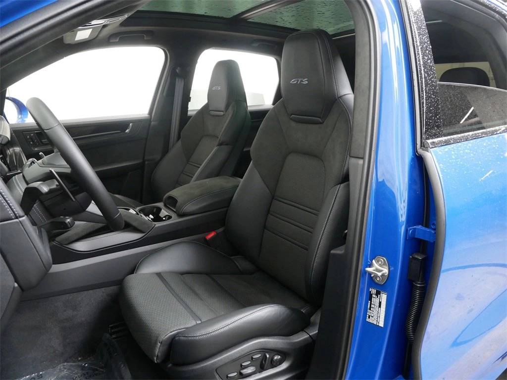2025 Porsche Cayenne GTS photo 5