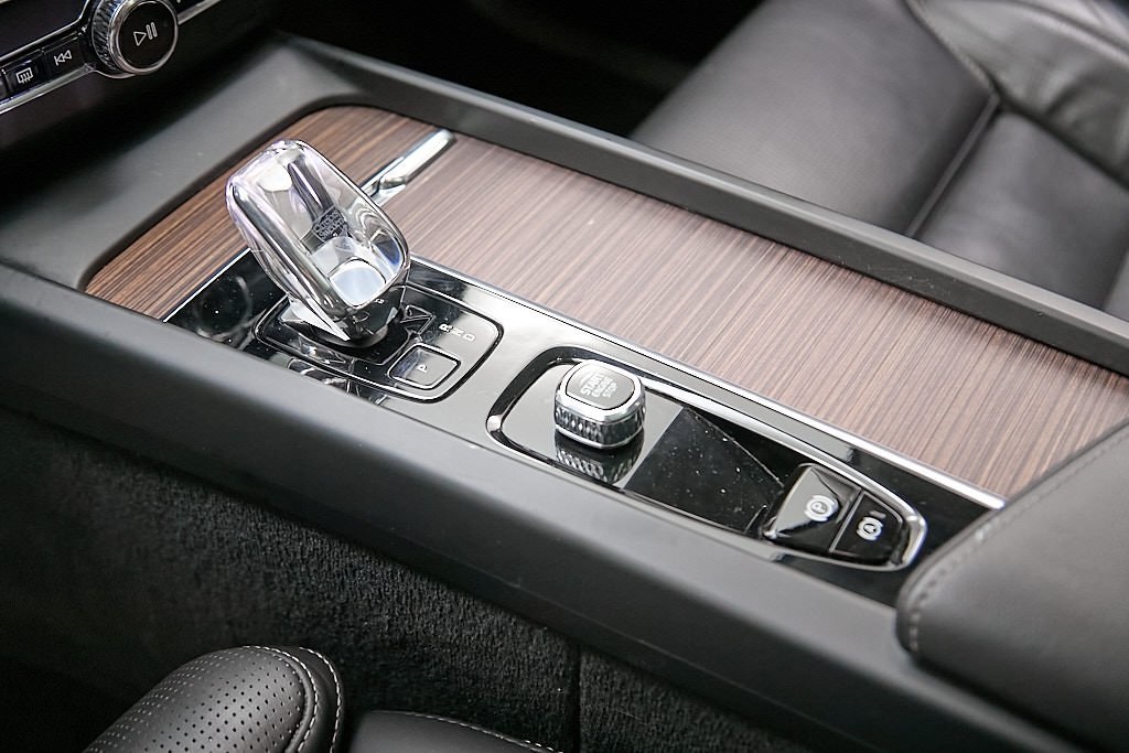 2023 VOLVO XC60 - Image 15